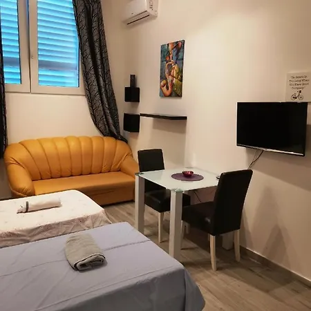 Studio Apartments شقة *