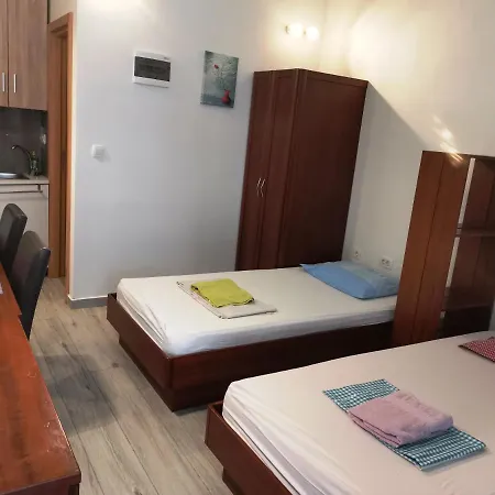Studio Apartments شقة *