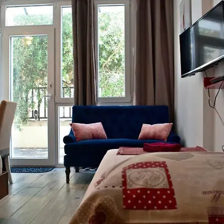 Studio Apartments شقة سبليت